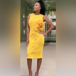 Beautiful yellow flower dress!